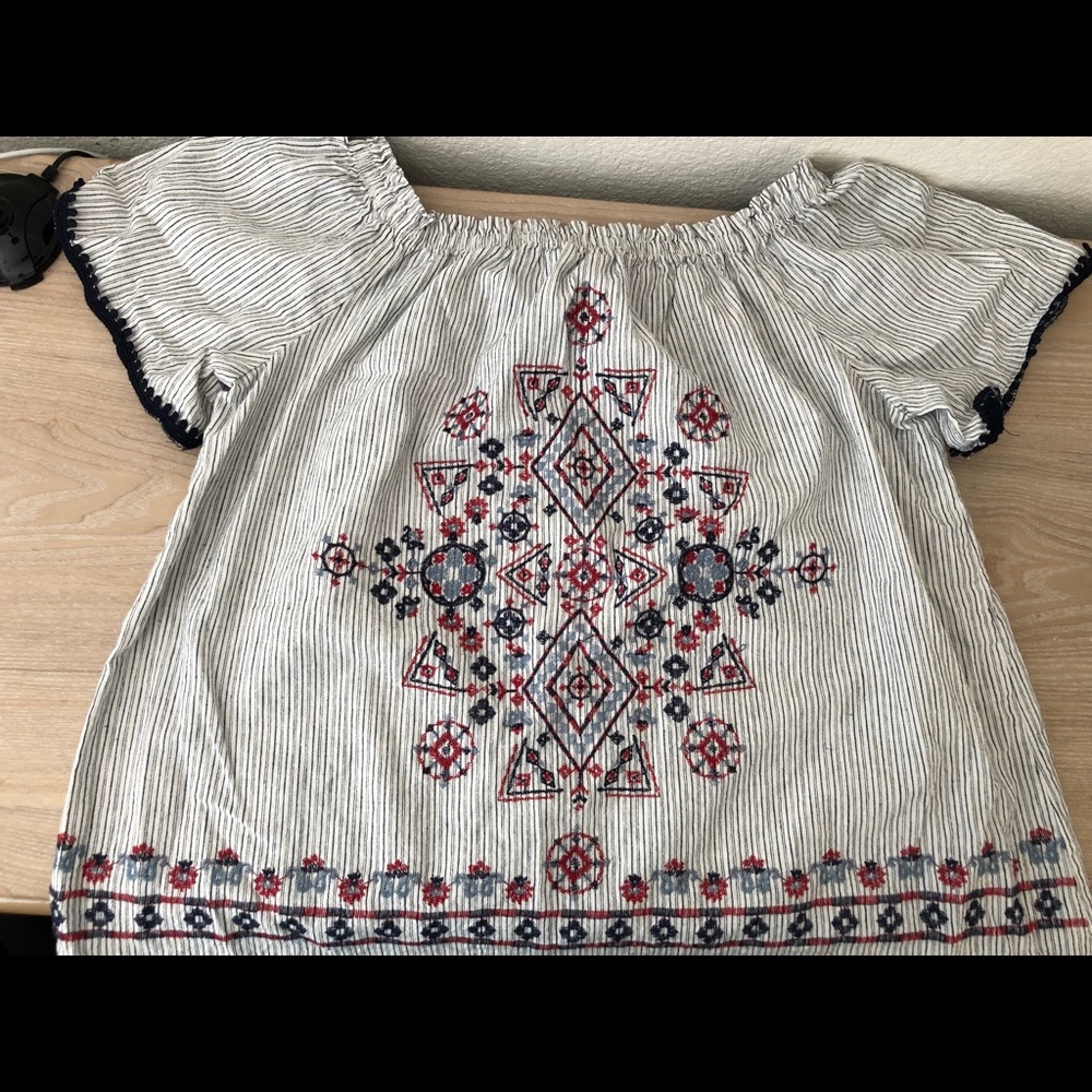 Off the shoulders shirt